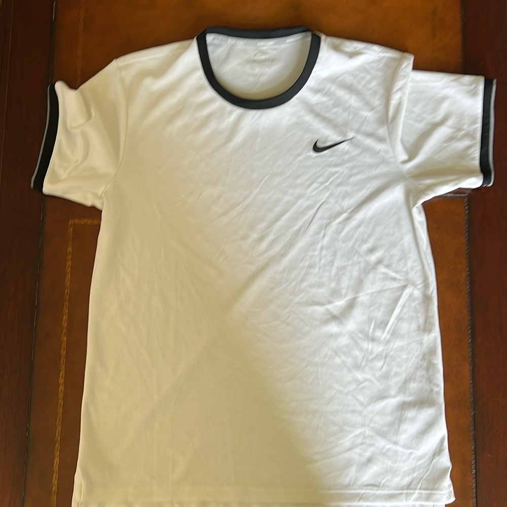 Men’s Nike court dry fit white shirt